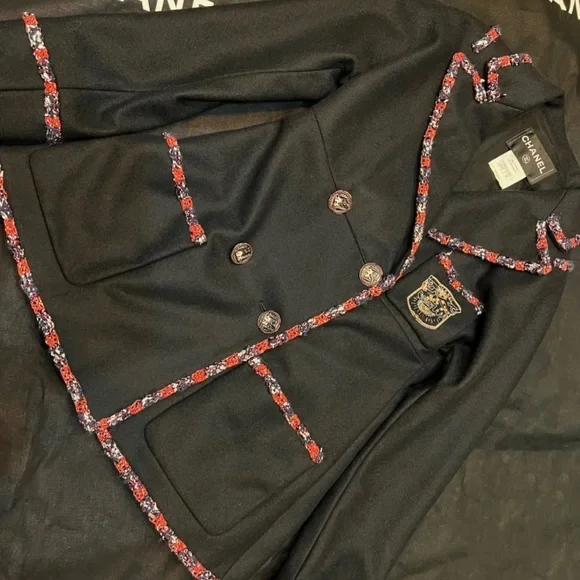 Chanel jacket - Picture 1 of 7